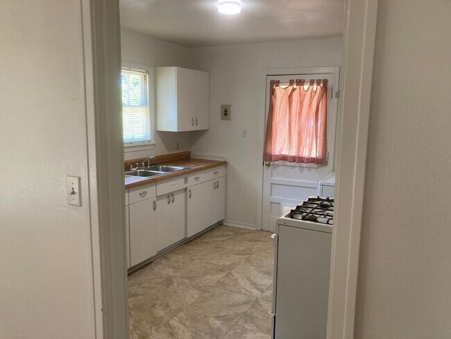 Building Photo - 2746 Mimosa Ave