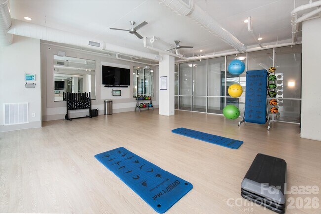 Building Photo - 905 Kenilworth Ave