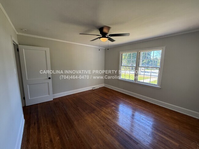 Building Photo - 1102 Ebenezer Ave Ext