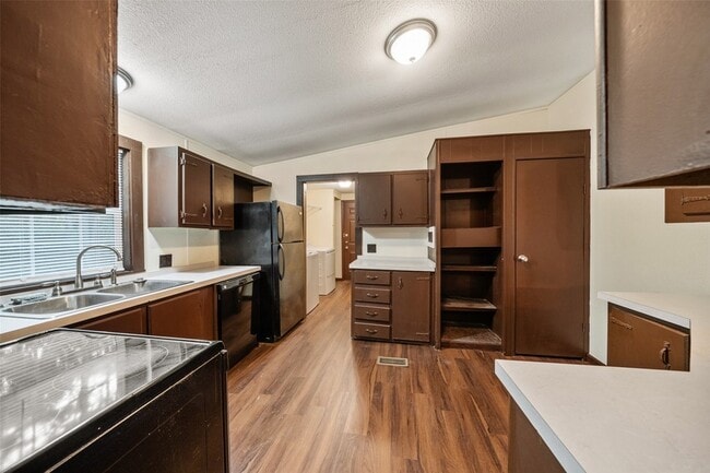 Building Photo - 110 Charlies Ln