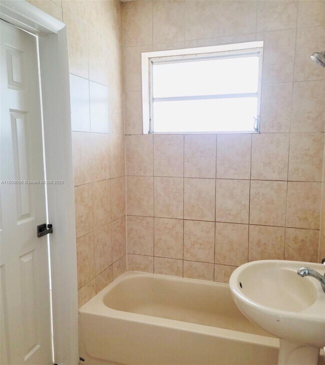 Building Photo - 4225 SW 98th Ct