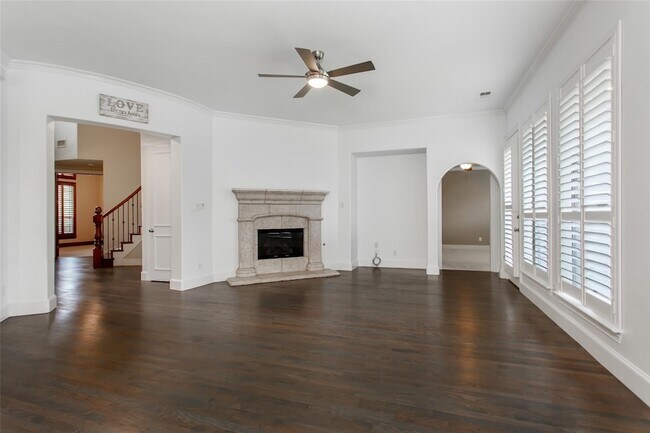 Building Photo - 921 Pine Burst Dr