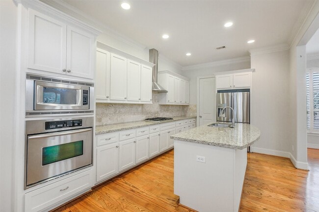 Building Photo - 2301 Park St