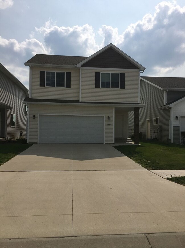 Building Photo - 3 Bed 3 Bath Single Family Home