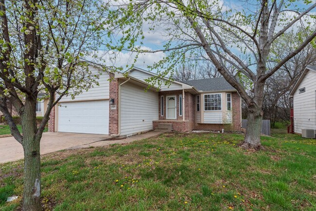 Building Photo - Beautiful 4 Bed 3 Bath in Andover School District!
