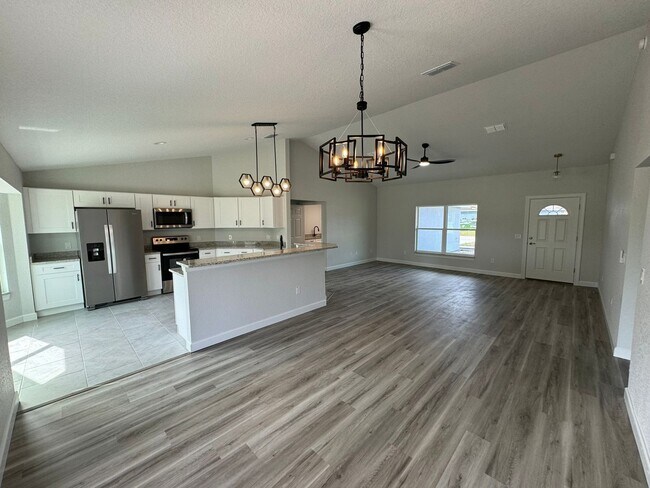 Building Photo - Beautiful 3BR/2BA Home! Brand New Everythi...