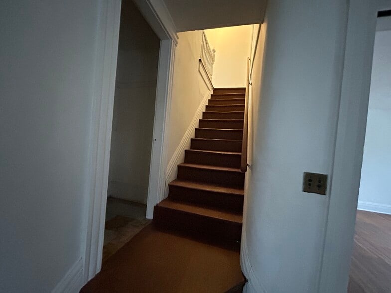 Building Photo - 80 Tacoma St