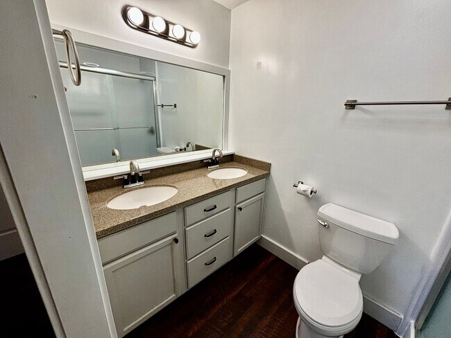 Building Photo - Beautiful 2 bed 2 bath Condo Located in North Park