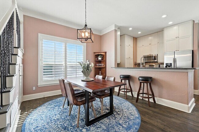 Building Photo - 1500 Pecos St