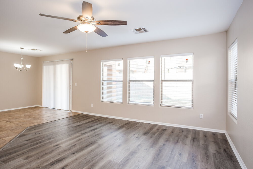 Building Photo - 10952 W Elm St