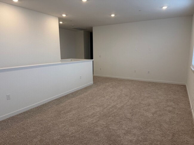 Building Photo - Beautiful Sacramento 5 Bedroom 3 Bathroom 3000 Sqft. Home for Rent