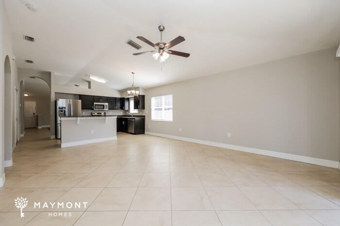 Building Photo - 2615 Queen Alberta Dr