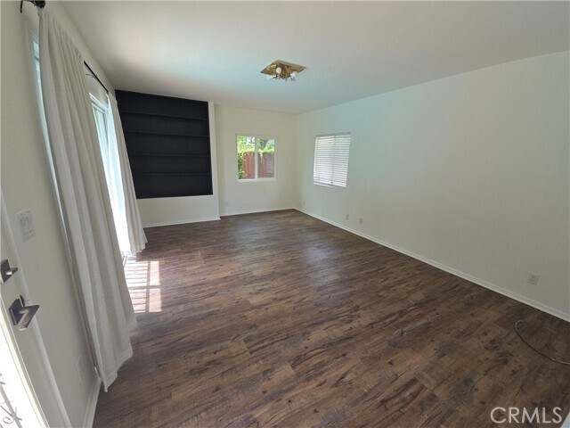 Building Photo - 1347 Vandyke Rd