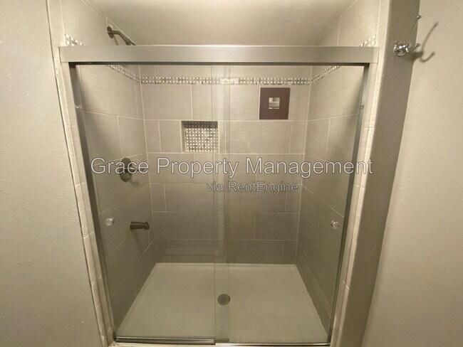 Building Photo - 10870 Stuart Cir