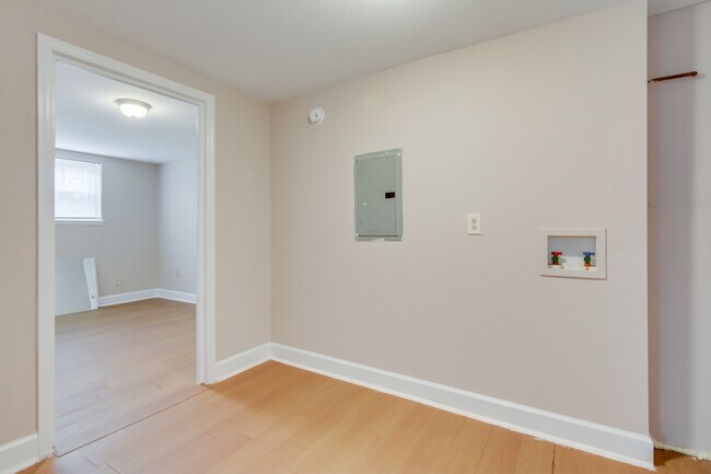 Building Photo - 2208 Bungalow Rd