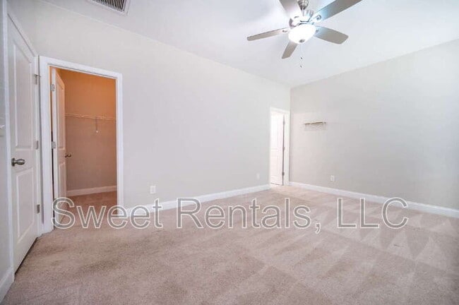 Building Photo - 7801 Montview Rd