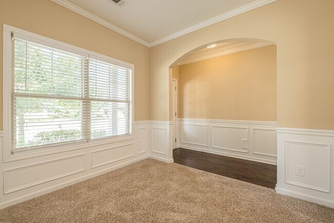 Building Photo - 9675 Rushmore Cir