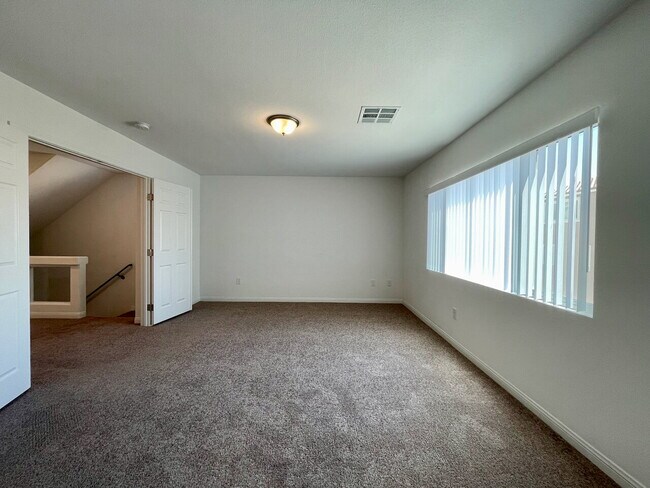 Building Photo - BEAUTIFUL 5 BED 3.5 BATH 3 FLOORS 2 CAR GARAGE SINGLE FAMILY HOME W/ LARGE LOFT & BACKYARD FOR RENT!