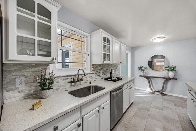 Building Photo - 2438 Upland Dr