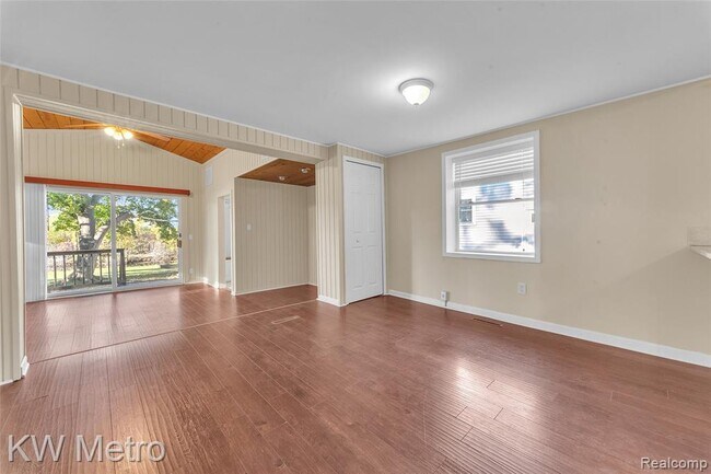 Building Photo - 2416 Shawood Dr