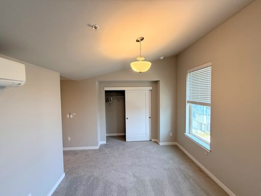Building Photo - Stunning Tri Level 2 bed /2.5 bath Townhom...