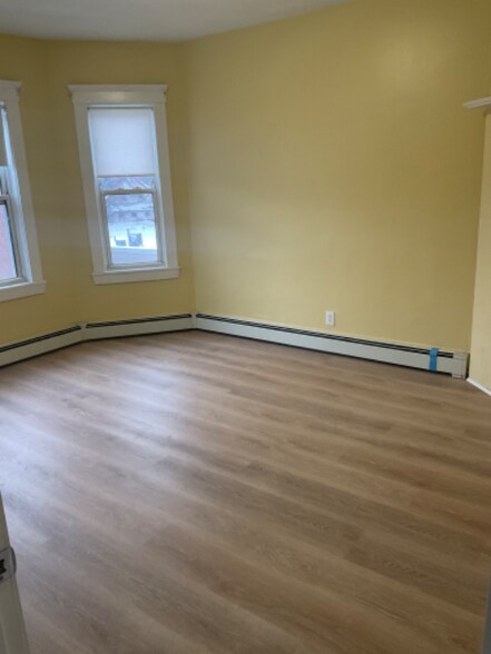 Primary Photo - 126 Hamilton St