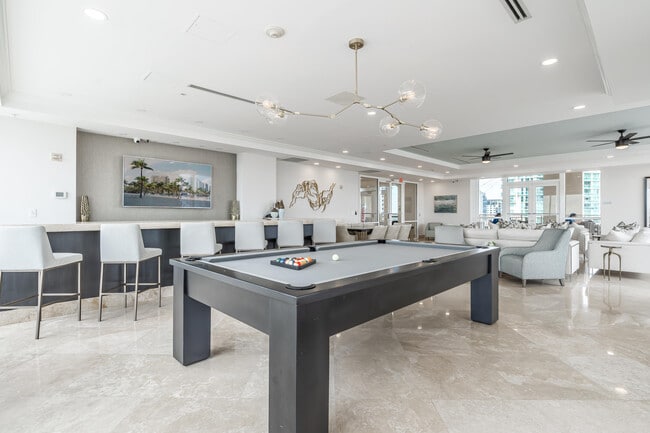 Building Photo - 511 SE 5 Ave