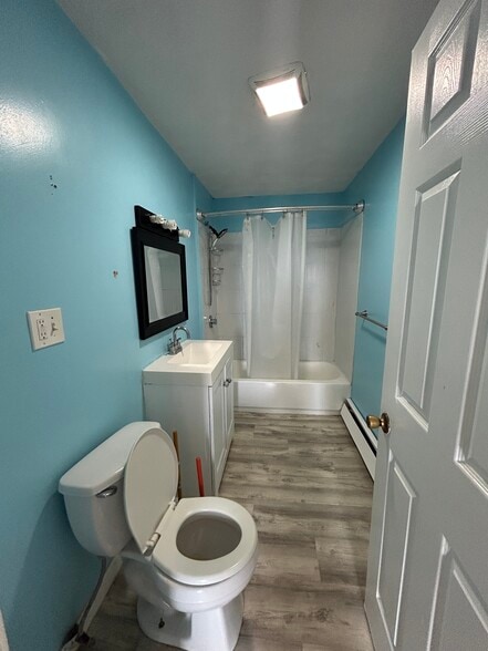 Bathroom - 109 Ferry St