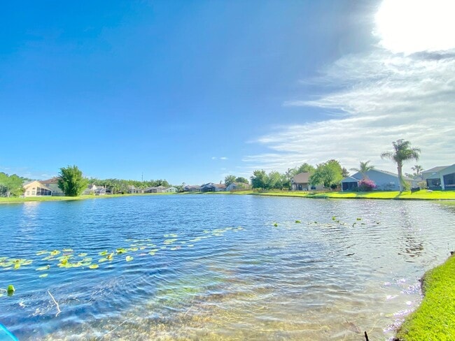 Building Photo - Beautiful Home with Water View in Waterfor...