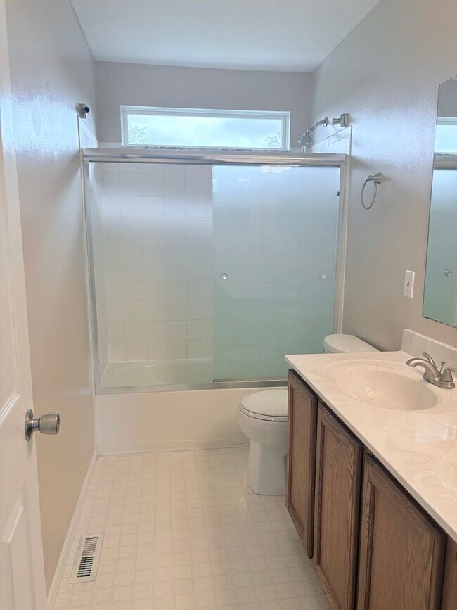Building Photo - Spacious 4 Bed, 2 Bath Home in Columbus