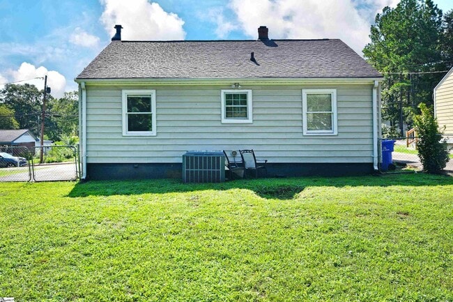 Building Photo - 204 Parkins Mill Rd