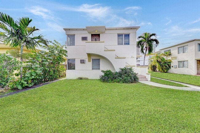 Building Photo - 1920 Biarritz Dr