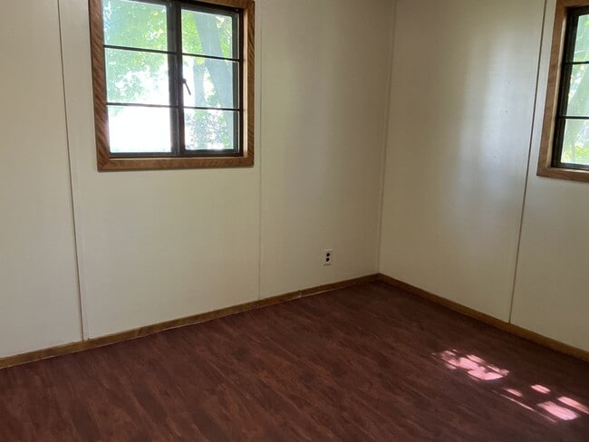Building Photo - 2 bedroom ranch style single family home