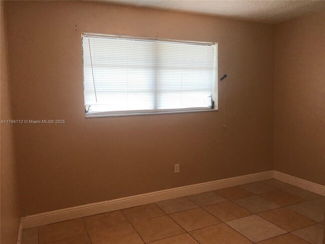 Building Photo - 13315 Alexandria Dr
