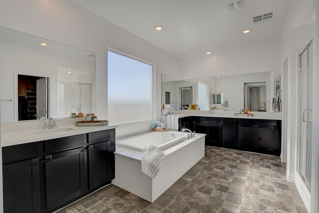Building Photo - Modern Comfort Meets Stunning Mountain Views