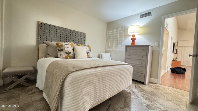 Building Photo - 15020 N 40th St