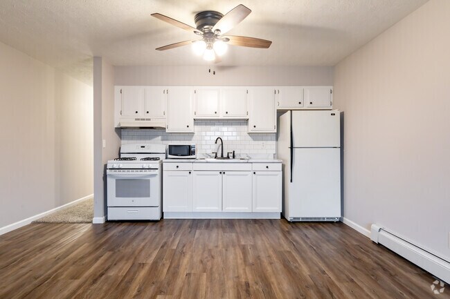 2BR, 1BA - Kitchen - Riley Place Apartments