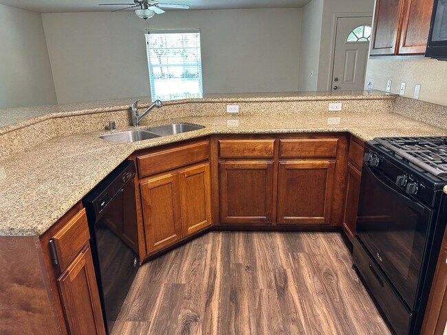 Building Photo - 2011 Bella Oaks Dr