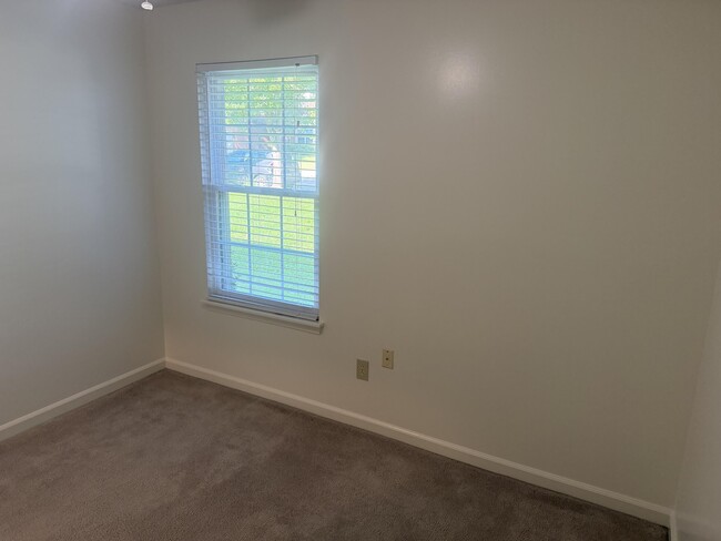 Building Photo - 837 Ridgebrook Rd