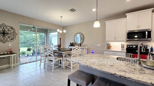 Building Photo - 804 Heather Lk Ave