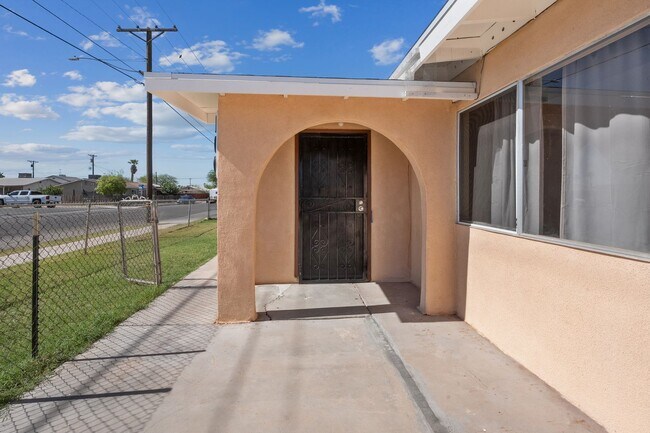 Building Photo - HOUSE FOR RENT IN EL CENTRO