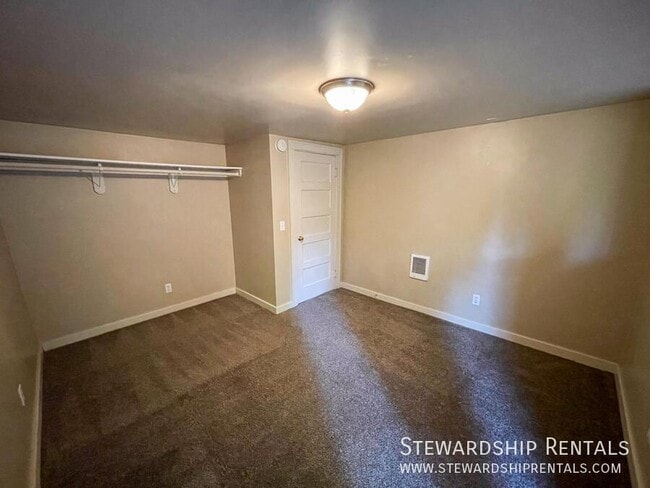 Building Photo - 1648 E 24th Ave