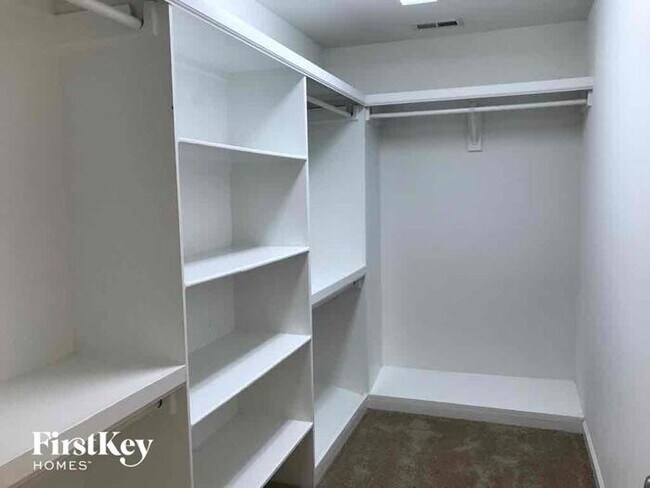 Building Photo - 1988 Sinclair Trce