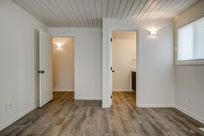 Building Photo - Updated 3 Bedroom 2 Bath Single Level Dupl...