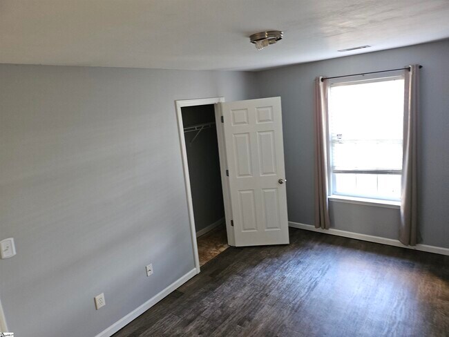 Building Photo - 132 Falcon Ridge Dr