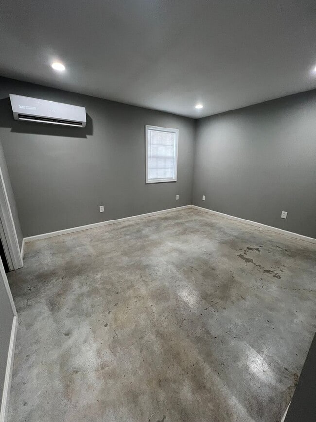 Building Photo - 109 Evergreen