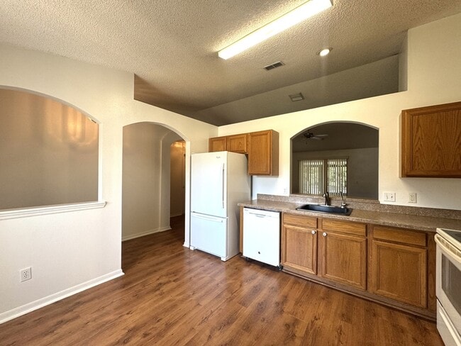 Building Photo - 1648 Dunlap Dr