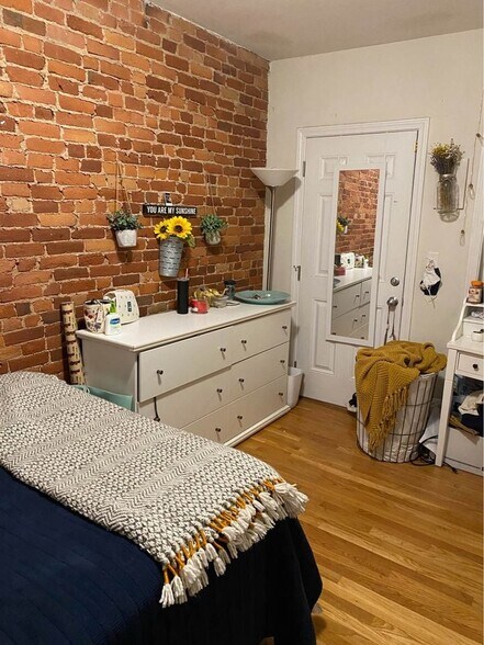 Building Photo - 12 Homer St