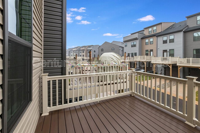 Building Photo - 14020 Sunrise Valley Dr