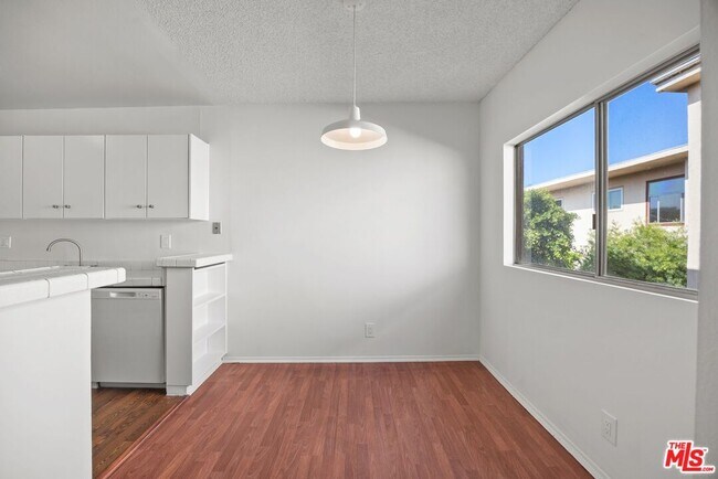 Building Photo - 5400 Newcastle Ave